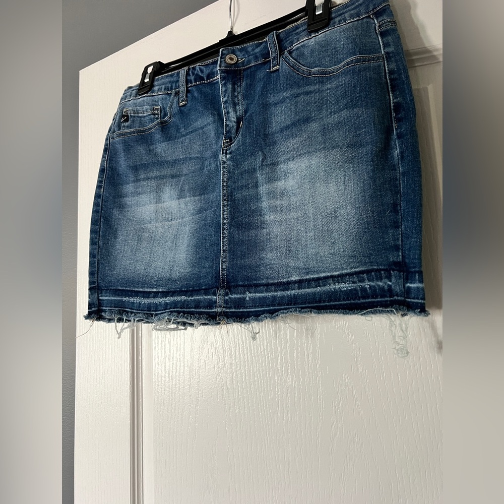 KanCan Distressed Raw Hem Jean Skirt Size 11/29 - Picture 3 of 7